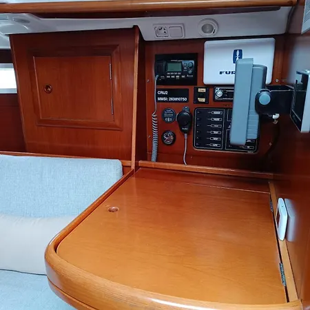 Veleiro Na Marina Da Expo Πλωτό κατάλυμα