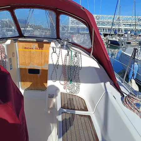 Veleiro Na Marina Da Expo Ботель