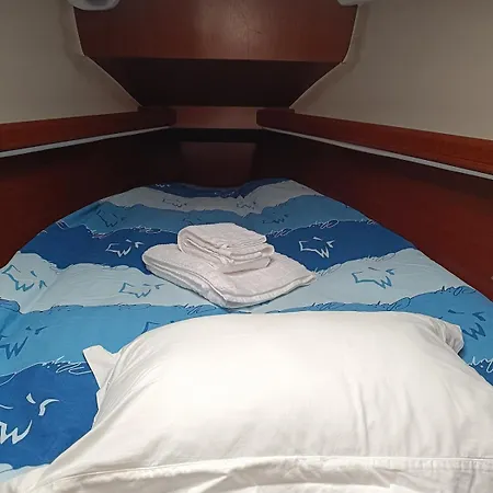 Veleiro Na Marina Da Expo * Lisboa